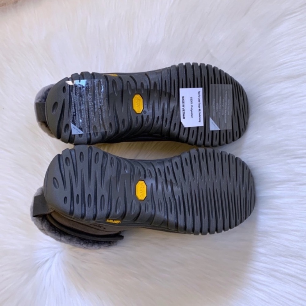 UGG Grey Adirondack Boot II Luxe Quilt Waterproof - Picture 10 of 10